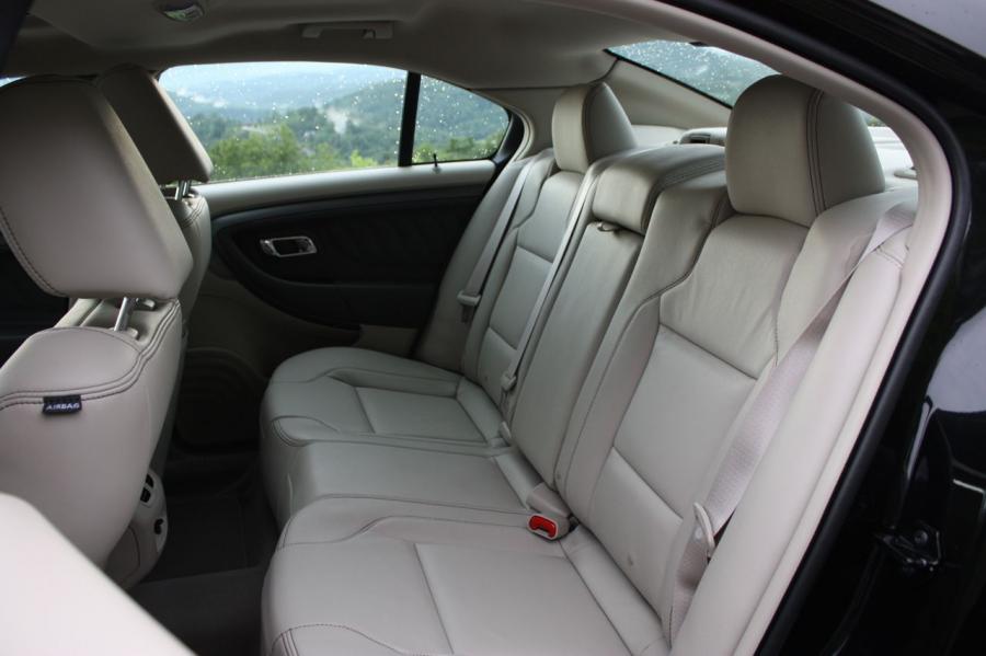  Ford Taurus 2010 года  (фото 10 из 161)